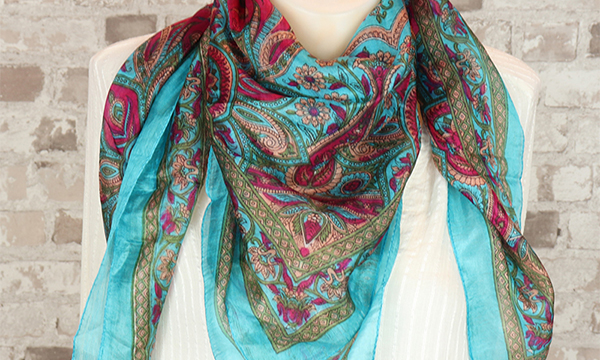 foulard en soie coloré