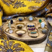 Vous aimez la nouvelle collection de nos bagues dorées en laiton et pierres semi précieuses? 😍
✨www.bijouxindiens.net✨
—
#baguefine #baguepierrenaturelle #baguelaitondoré #bagueboheme #bijouxboheme #bohostyle #baguepierredelune